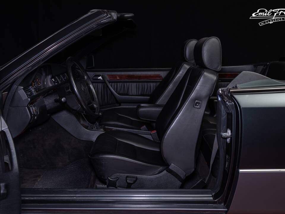 Bild 9/9 von Mercedes-Benz 300 CE-24 (1992)