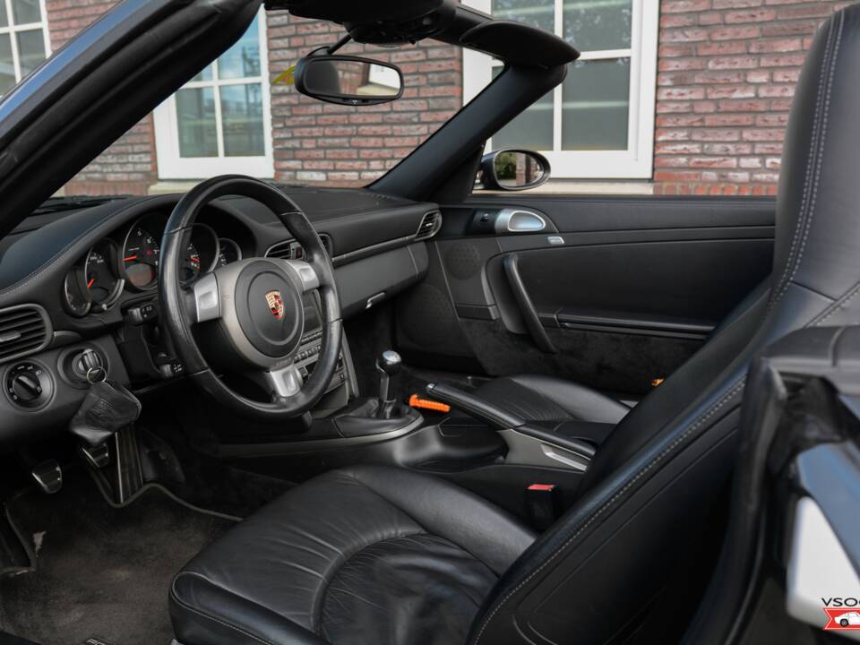 Image 4/6 of Porsche 911 Carrera (2007)