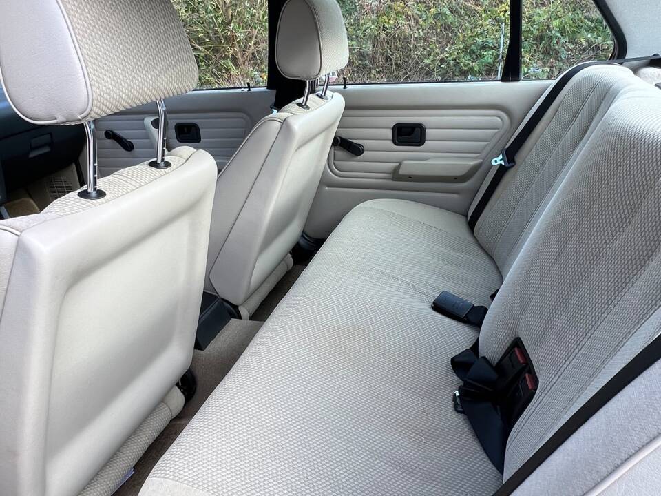 Bild 9/14 von BMW 318i (1986)
