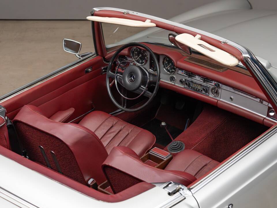 Bild 32/44 von Mercedes-Benz 280 SL (1970)