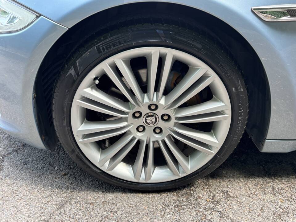 Image 17/50 of Jaguar XJ 5.0 (2011)