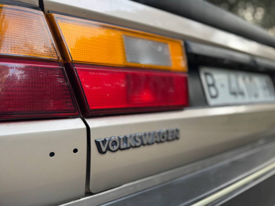 Image 14/57 of Volkswagen Passat 2.0 (1987)