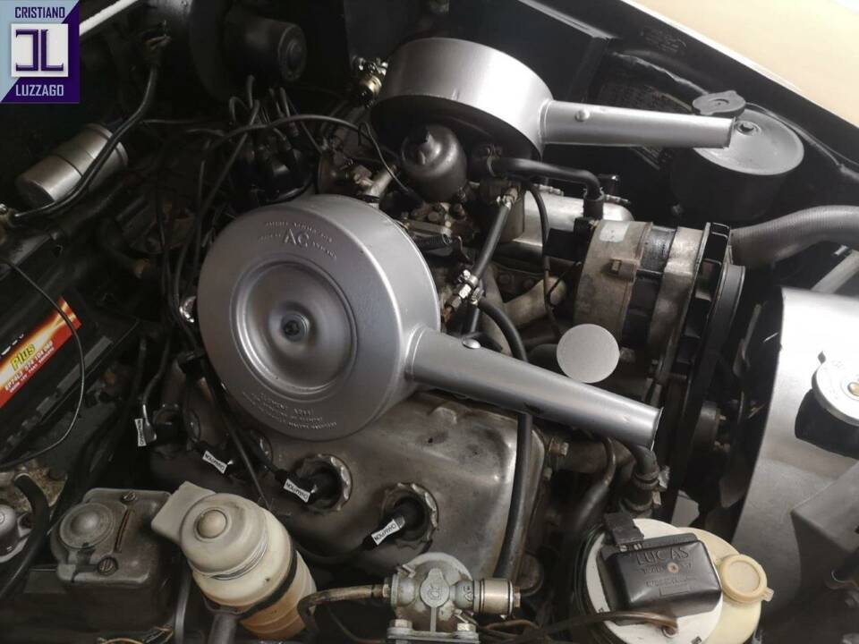 Image 62/64 of Daimler V8-250 (1969)