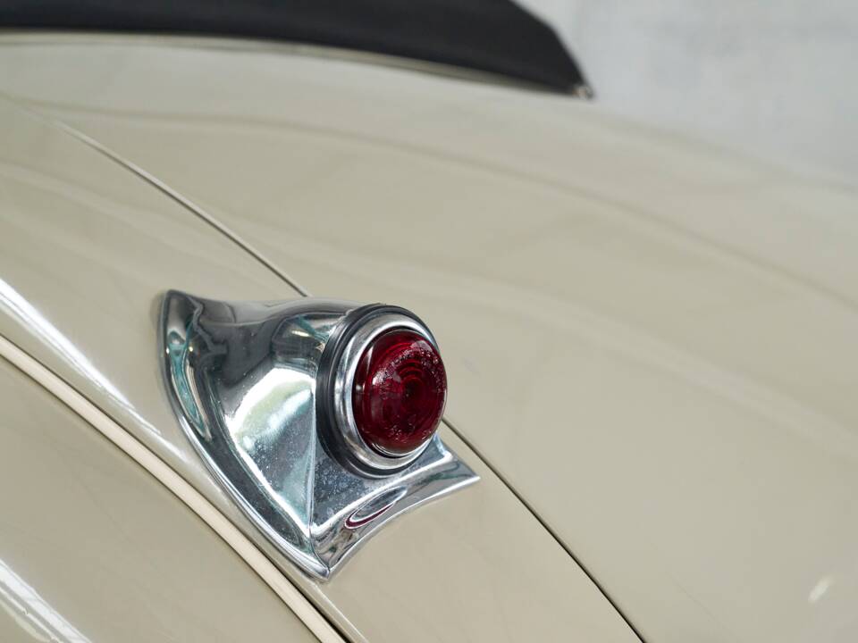 Image 12/50 de Jaguar XK 120 DHC (1953)