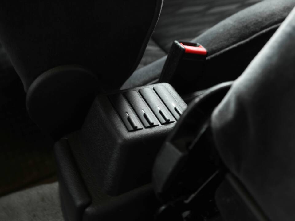 Bild 30/41 von Opel Calibra 2,0 (1991)