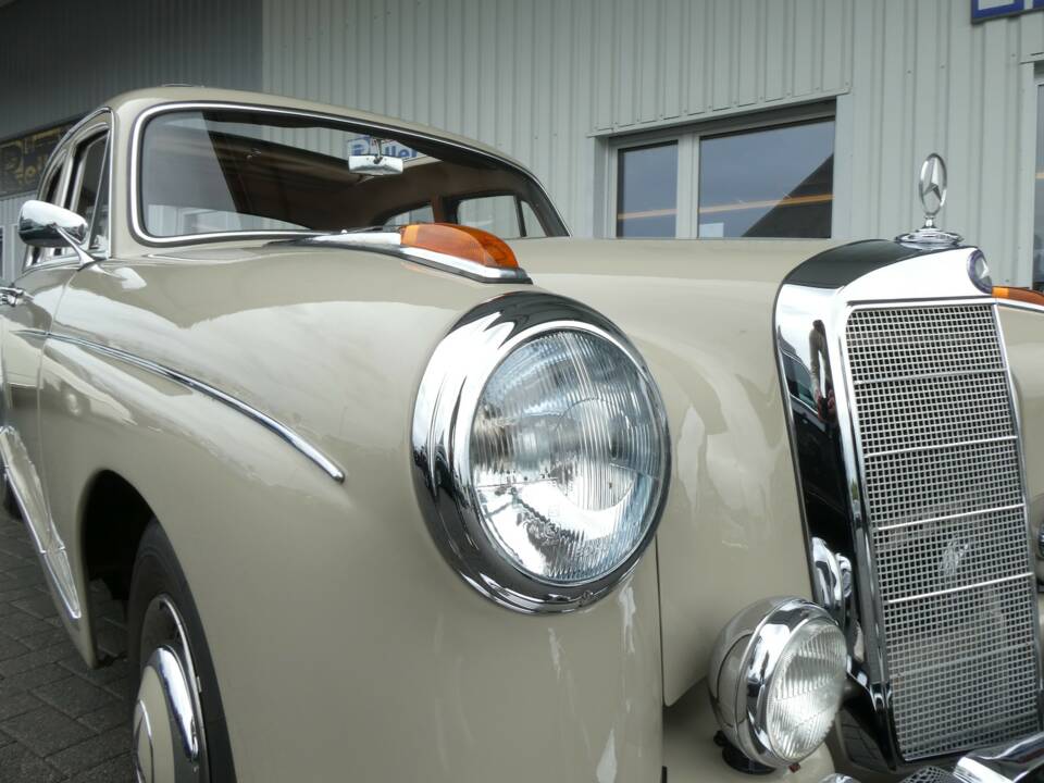 Image 17/25 of Mercedes-Benz 219 (1956)