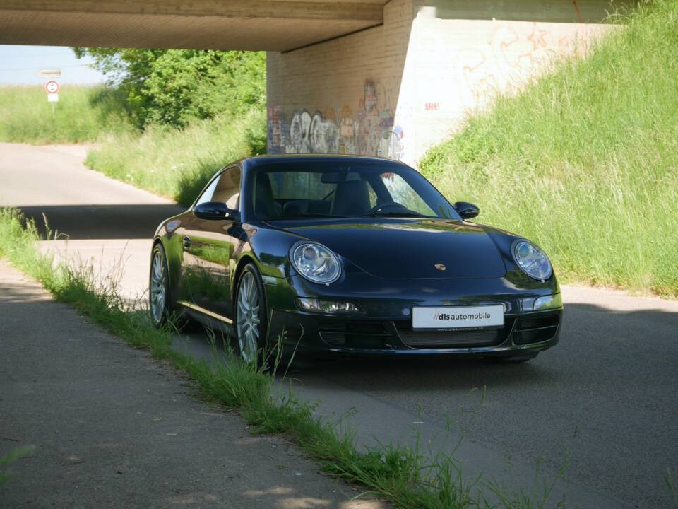 Image 32/33 of Porsche 911 Carrera S (2005)