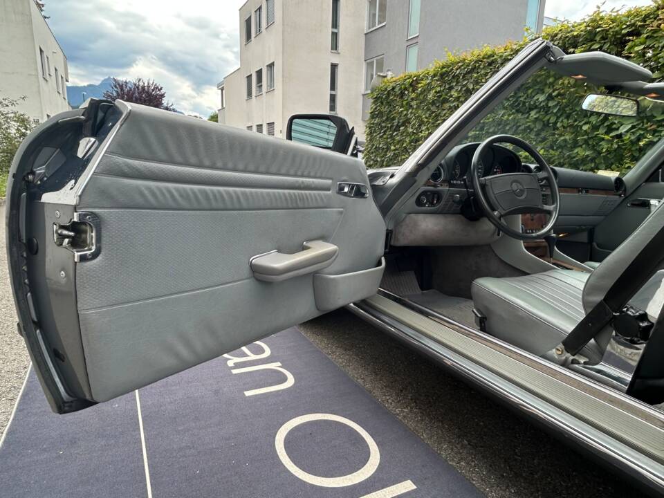 Image 9/36 of Mercedes-Benz 560 SL (1989)