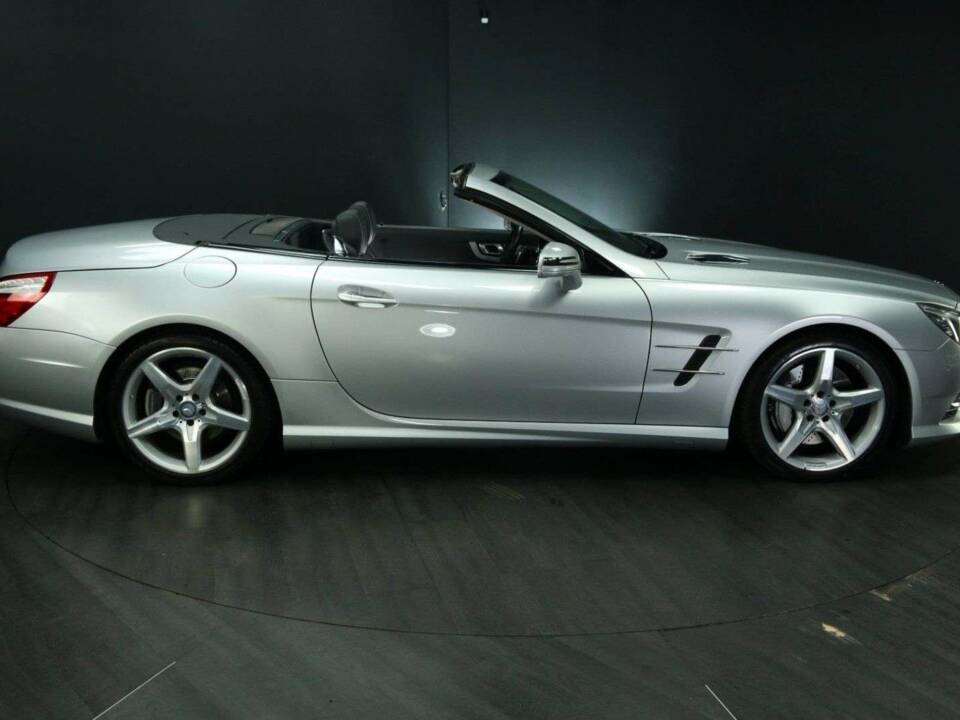 Image 6/50 of Mercedes-Benz SL 500 (2015)