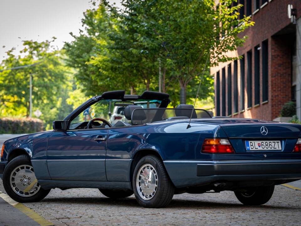 Obraz 41/50 pojazdu Mercedes-Benz 300 CE-24 (1992)