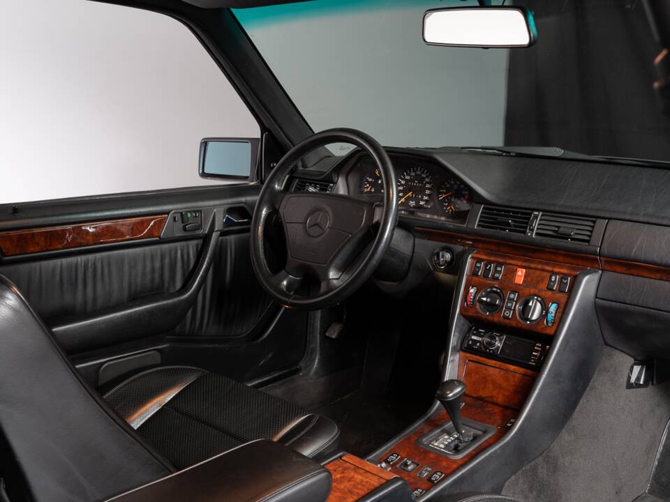 Bild 21/38 von Mercedes-Benz 500 E (1992)