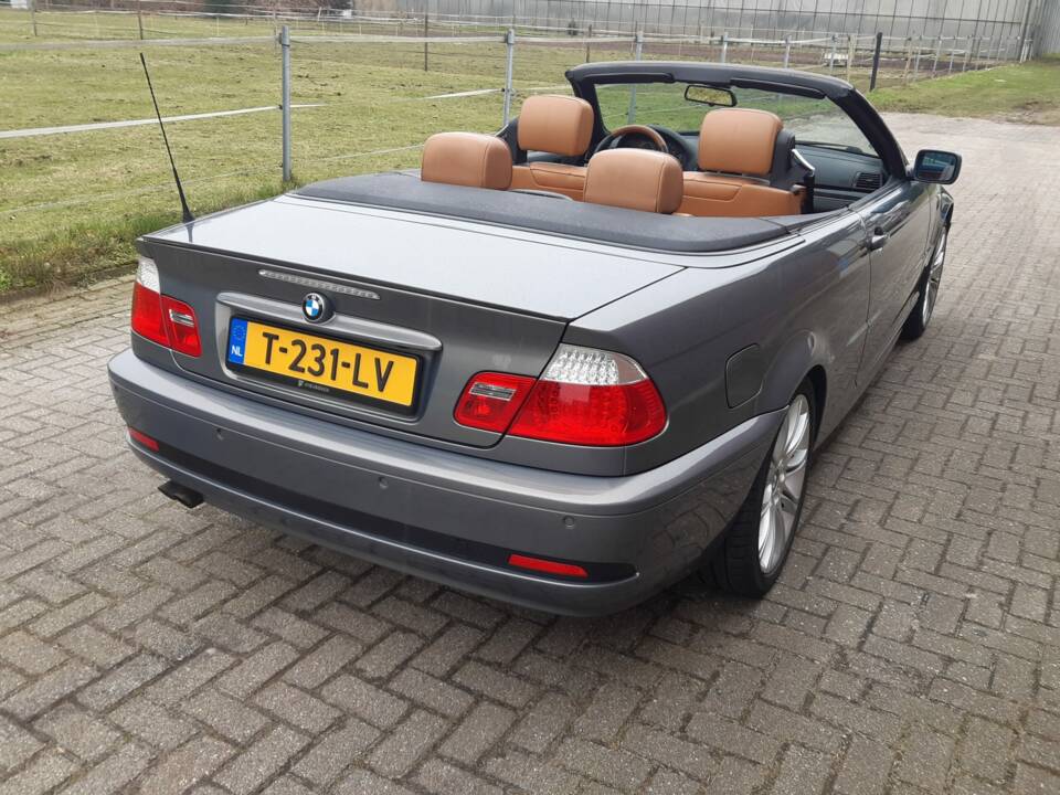 Image 3/8 of BMW 325Ci (2004)