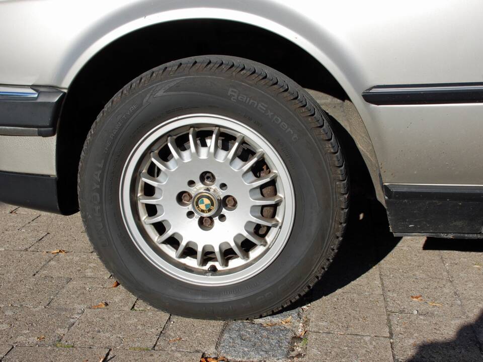 Afbeelding 4/25 van BMW 320i (1990)