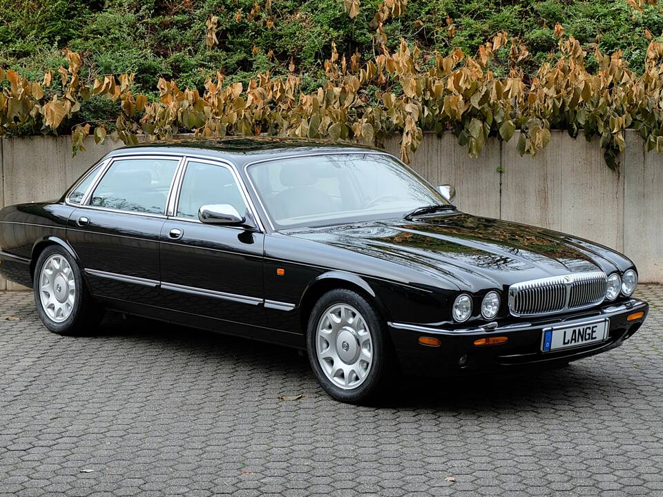 Image 3/60 de Daimler Super V8 (2000)