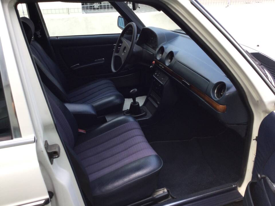 Immagine 20/39 di Mercedes-Benz 240 TD (1983)