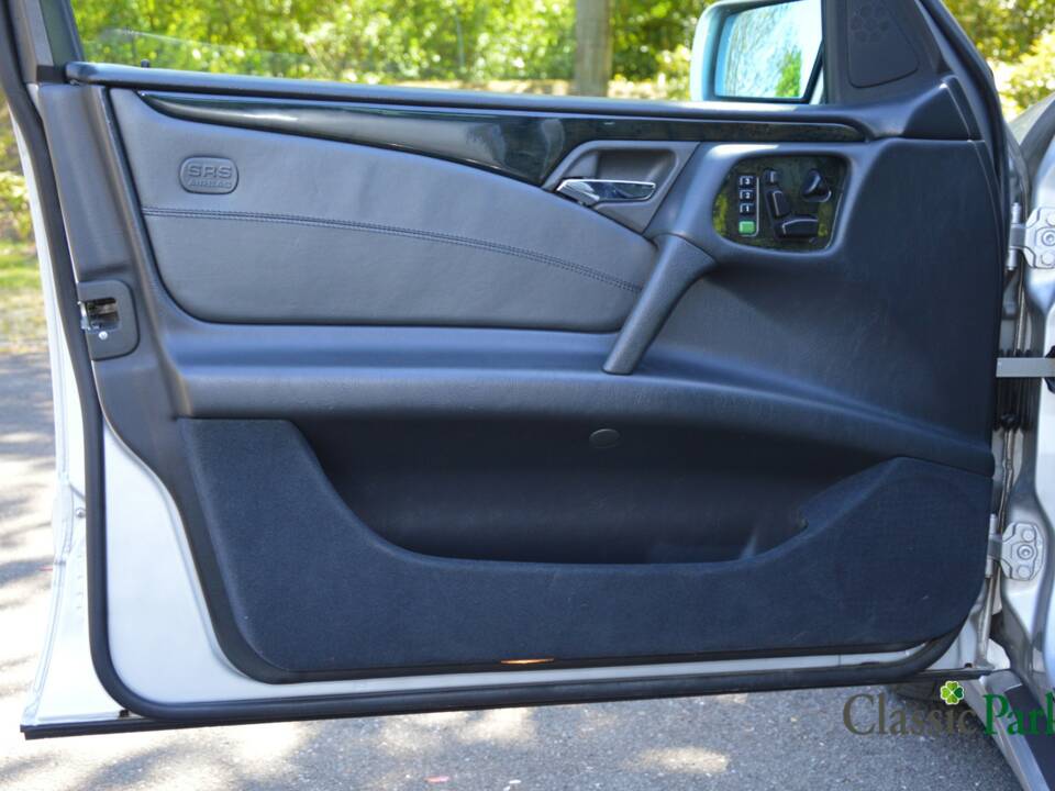 Image 16/50 de Mercedes-Benz E 50 AMG (1996)