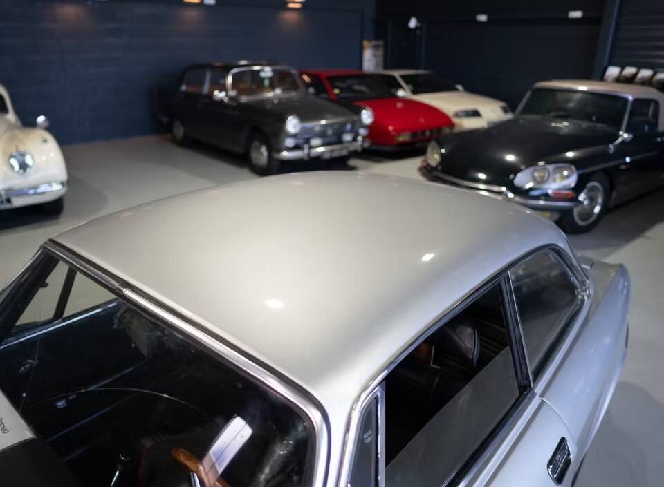 Image 8/27 of Alfa Romeo 1750 GT Veloce (1970)