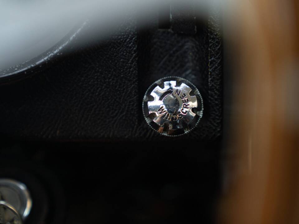 Image 36/50 de Jaguar E-Type (1968)