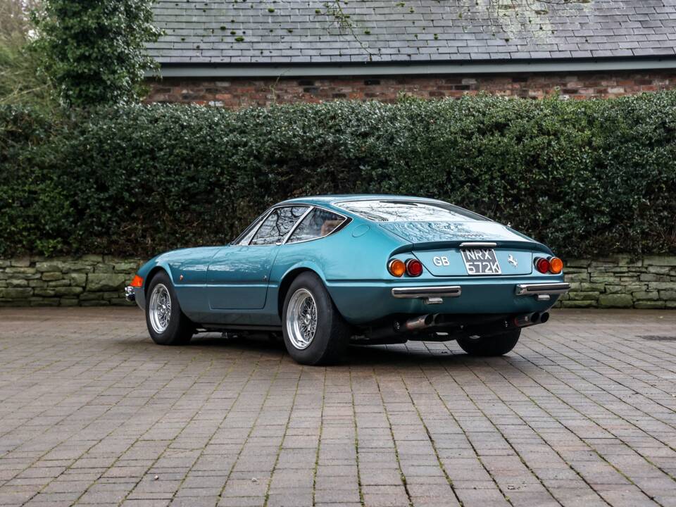 Image 22/65 of Ferrari 365 GTB&#x2F;4 Daytona (1972)