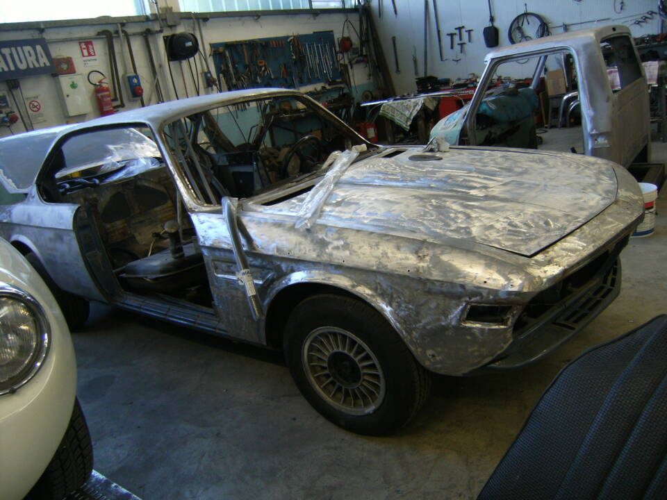 Image 8/12 of BMW 2800 CS (1969)