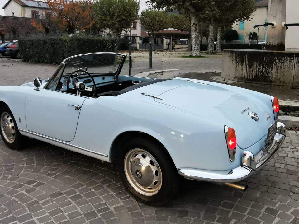 Image 7/13 of Alfa Romeo Giulia 1600 Spider Veloce (1965)