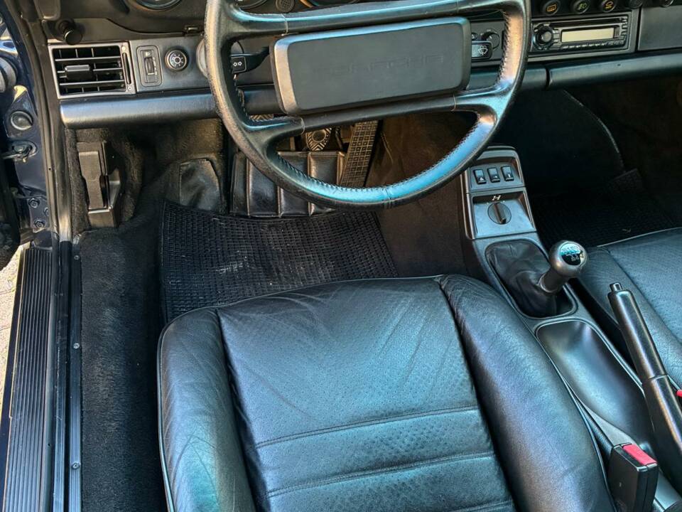 Image 24/36 de Porsche 911 Carrera 4 (1989)