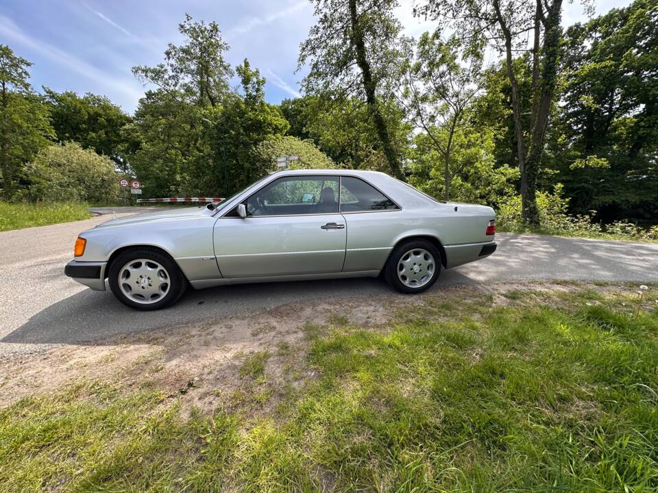 Bild 1/17 von Mercedes-Benz 230 CE (1991)