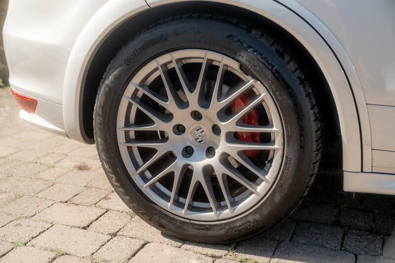 Image 32/50 de Porsche Cayenne GTS (2012)