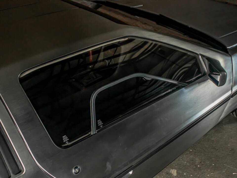 Image 23/66 of DeLorean DMC-12 (1981)