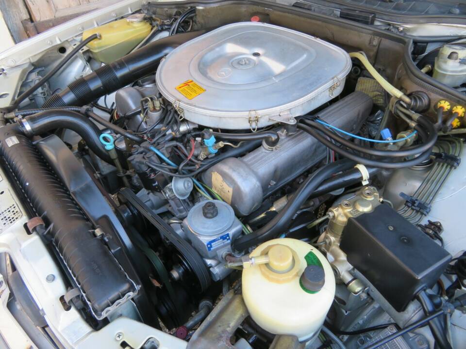 Image 17/19 of Mercedes-Benz 380 SEC (1982)