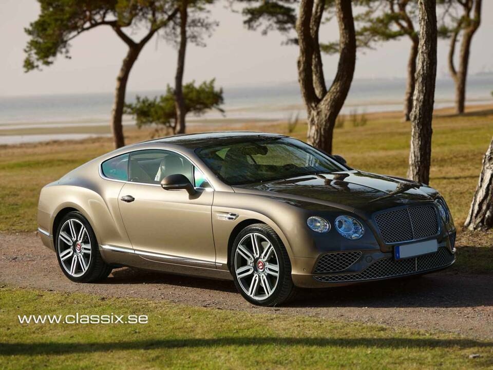 Image 2/28 of Bentley Continental GT V8 (2016)