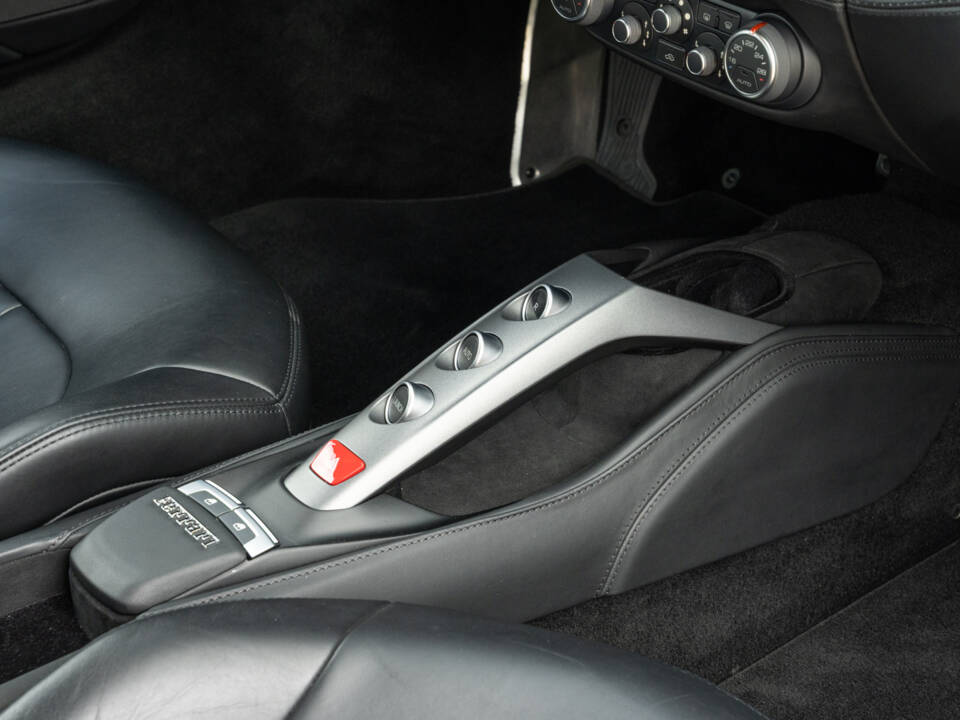 Immagine 57/85 di Ferrari 488 GTB (2015)