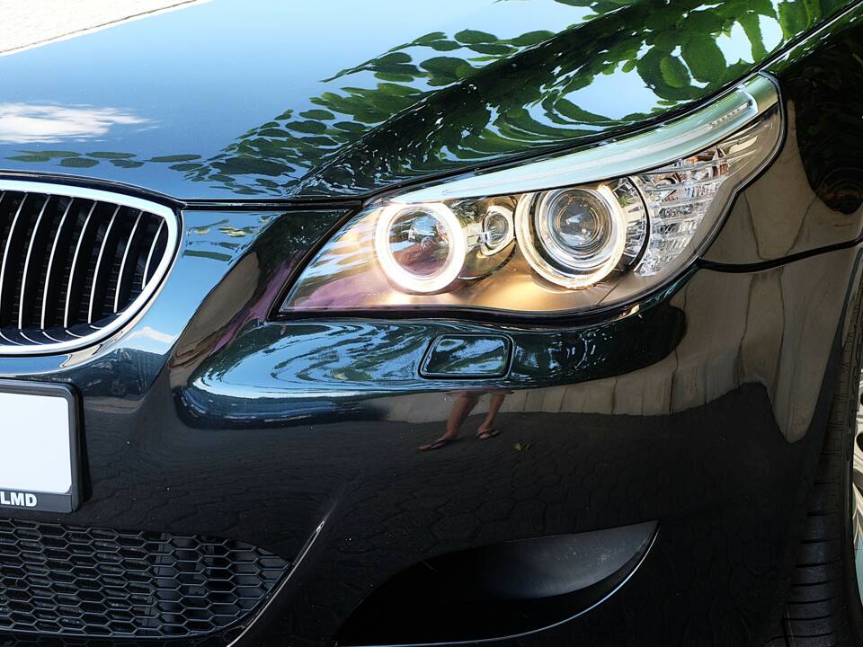 Image 11/51 of BMW M5 (2007)