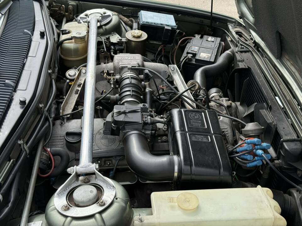 Bild 16/18 von BMW 728i (1986)