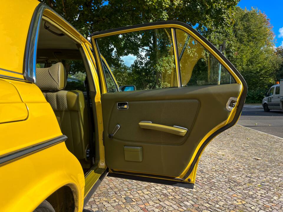 Image 67/139 of Mercedes-Benz 240 D (1978)