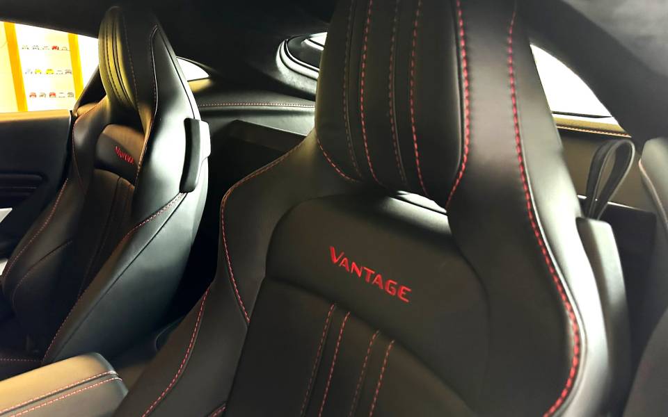 Image 39/50 of Aston Martin Vantage V8 (2019)