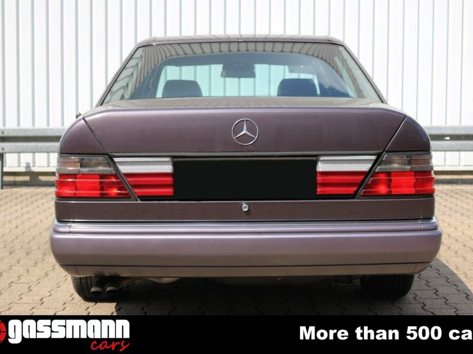 Bild 8/15 von Mercedes-Benz 300 D (1990)