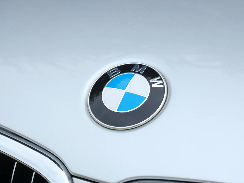 Immagine 17/50 di BMW 750i (2007)