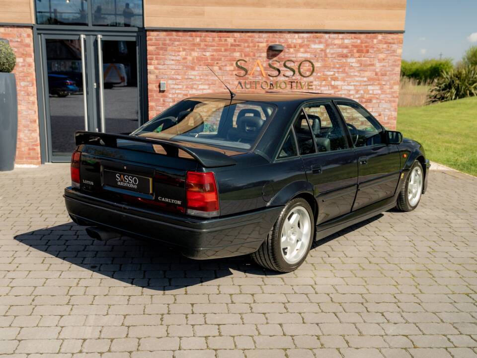 Image 65/75 of Lotus Carlton (1991)