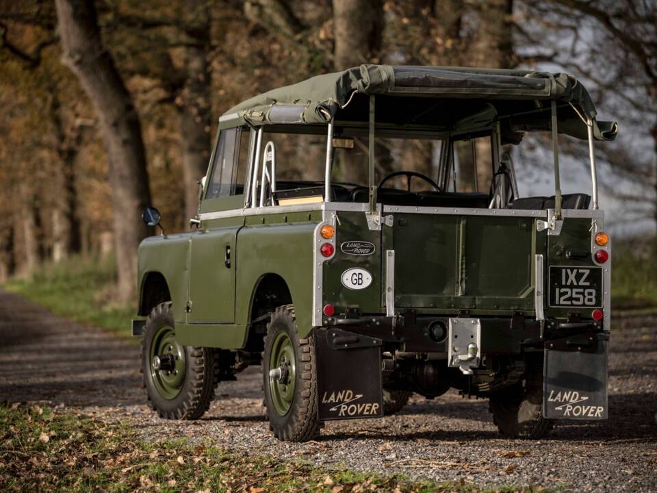 Image 4/9 of Land Rover 88 (1962)