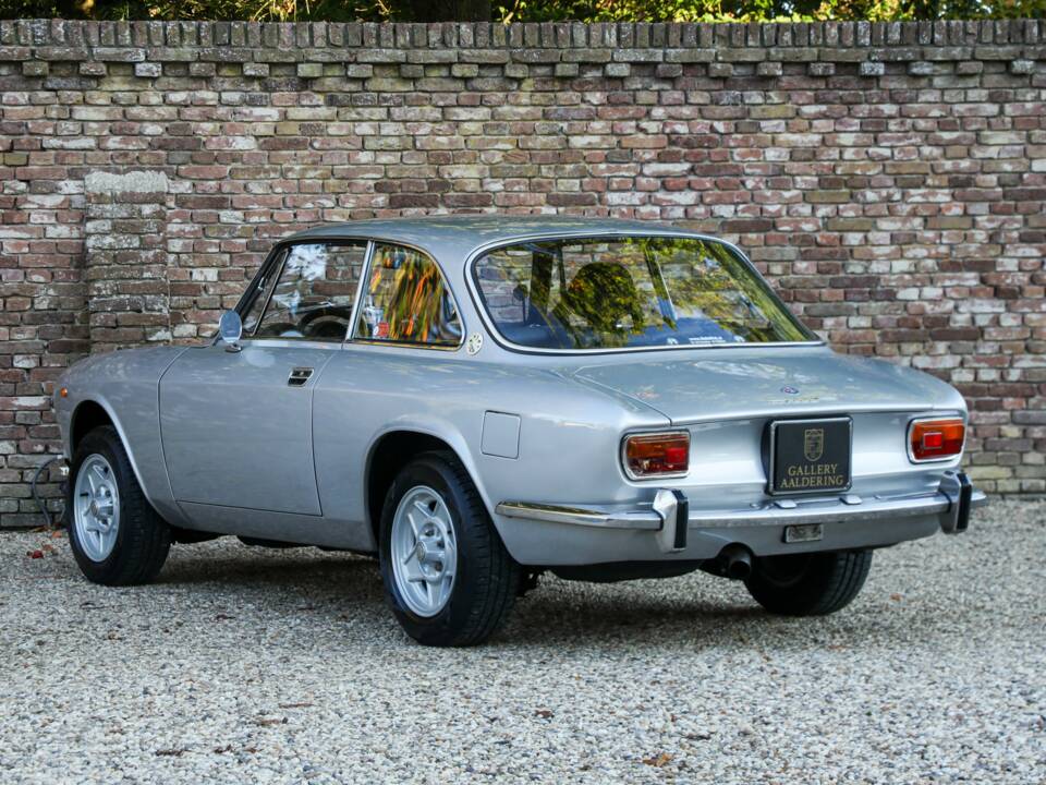 Image 2/50 of Alfa Romeo 1750 GT Veloce (1970)