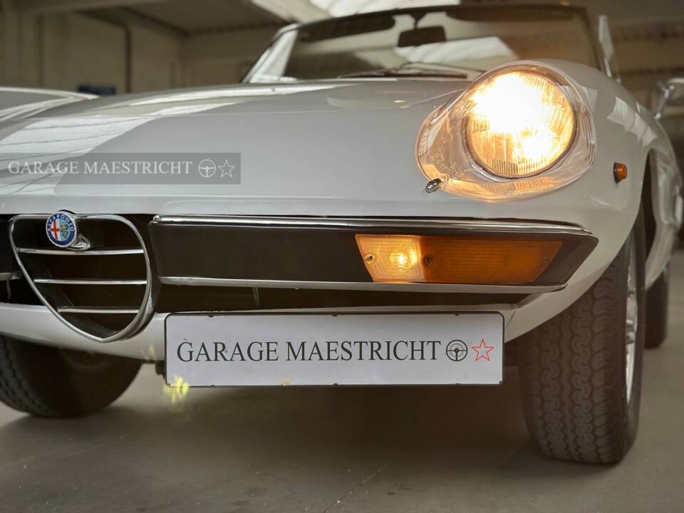 Image 54/95 of Alfa Romeo 2000 Spider Veloce (1980)