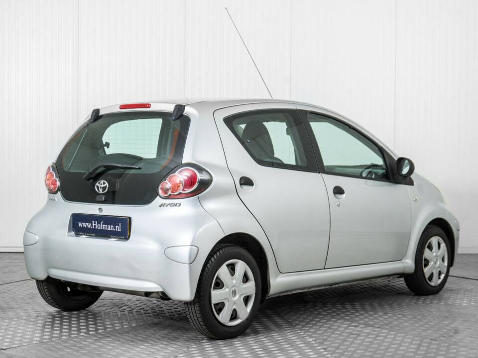 Image 2/48 of Toyota Aygo (2010)