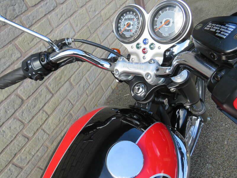 Image 7/39 of Triumph Bonneville T100 (2005)
