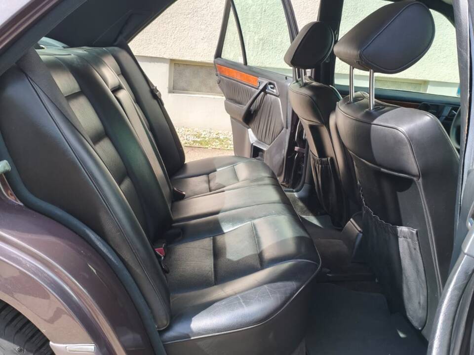 Afbeelding 6/9 van Mercedes-Benz 400 E (1993)
