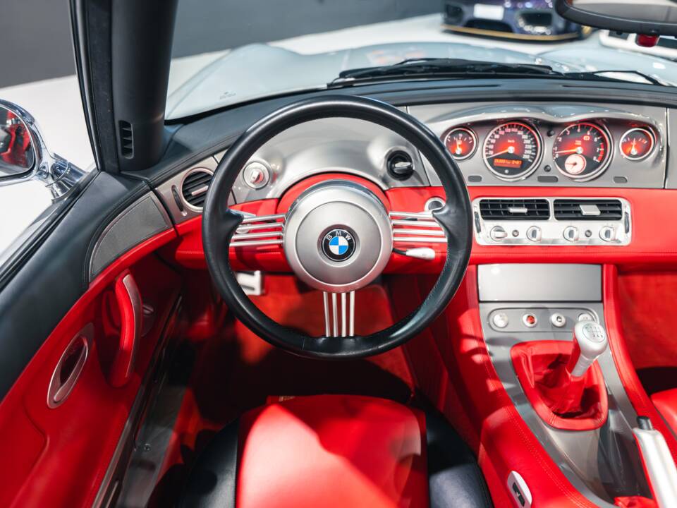 Image 34/41 of BMW Z8 (2002)