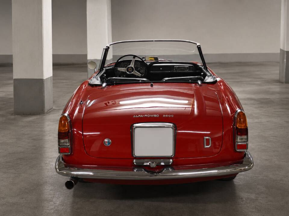 Image 28/31 of Alfa Romeo 2600 Spider (1964)