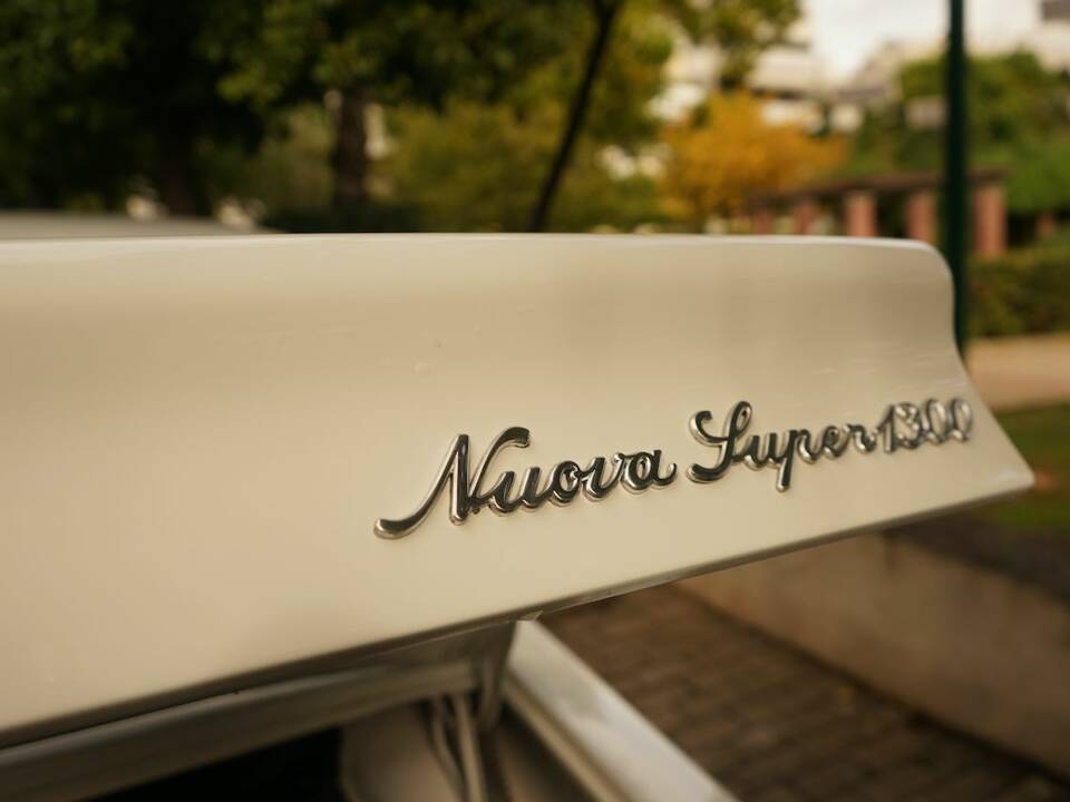 Image 53/100 of Alfa Romeo Giulia Nuova Super 1300 (1977)