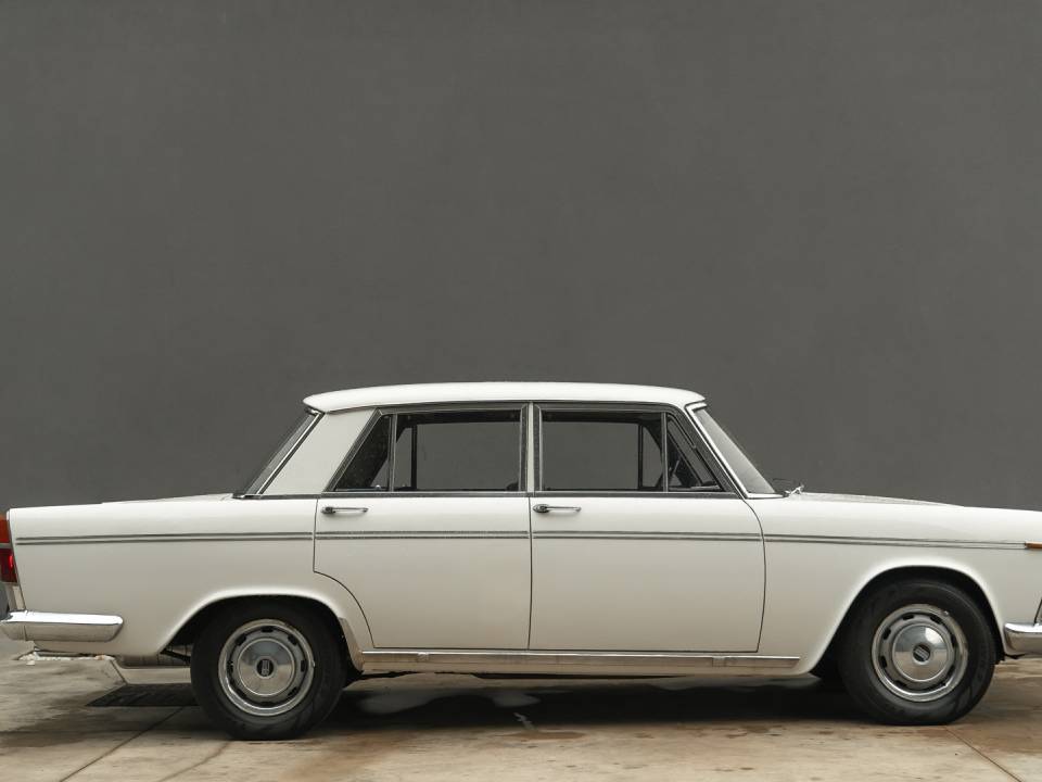 Image 10/50 de FIAT 2300 (1964)