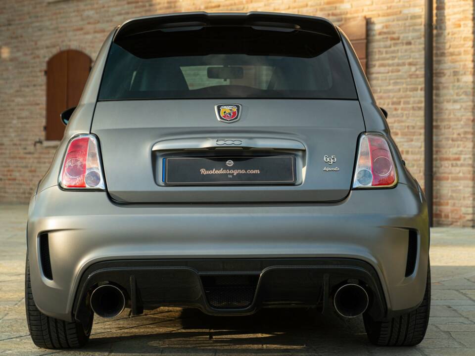 Image 19/50 of Abarth 695 Biposto (2016)